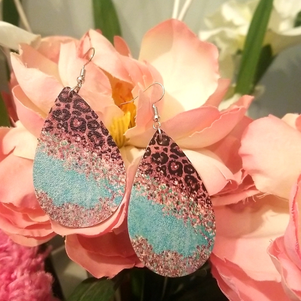 Fashion Faux Leather Teardrop Shape Earring